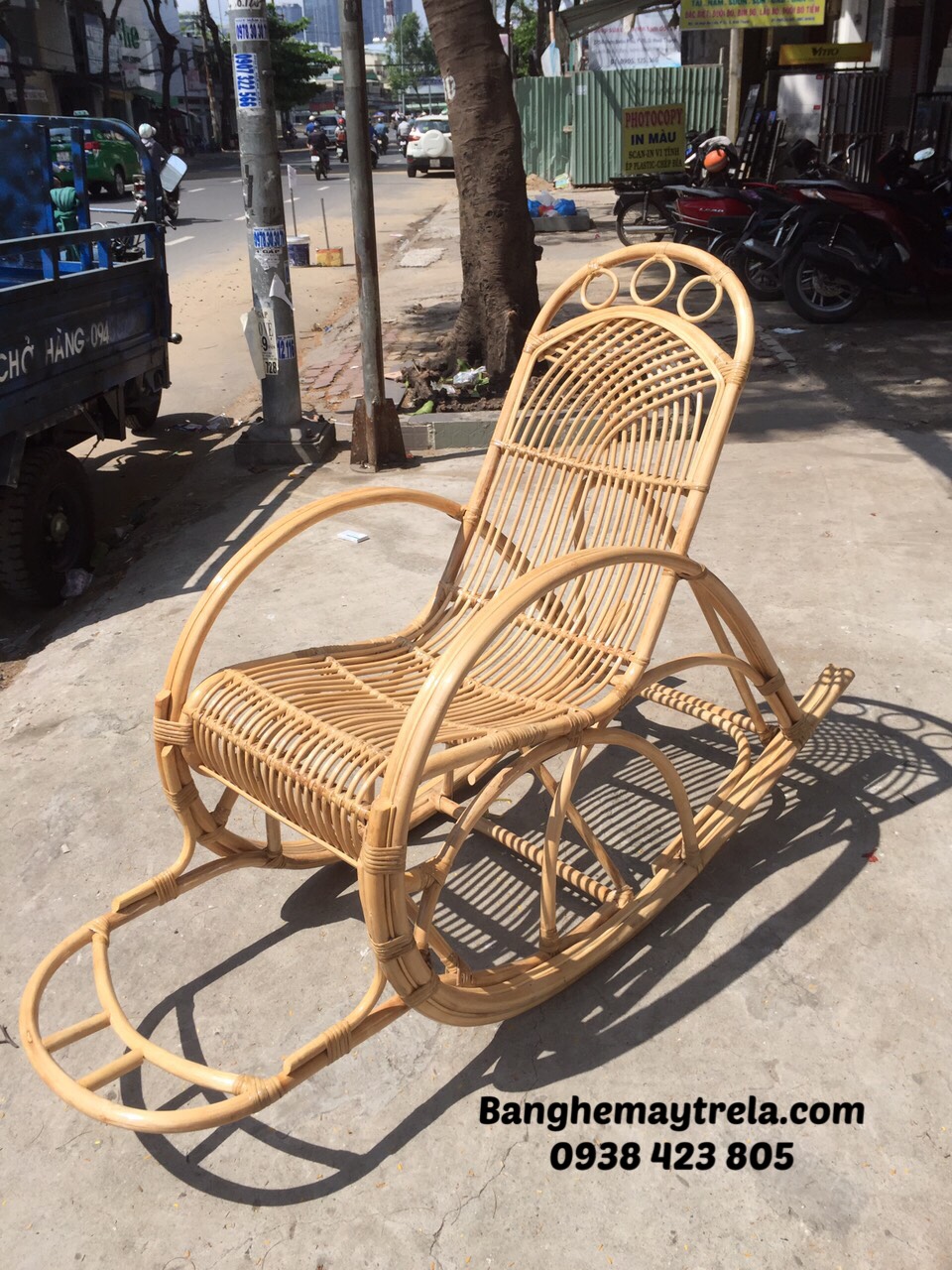 Ghế bập bênh mây tre